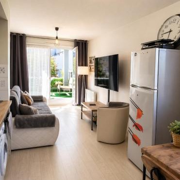 T2 L Isle d'Abeau confortable avec terrasse et garage privé