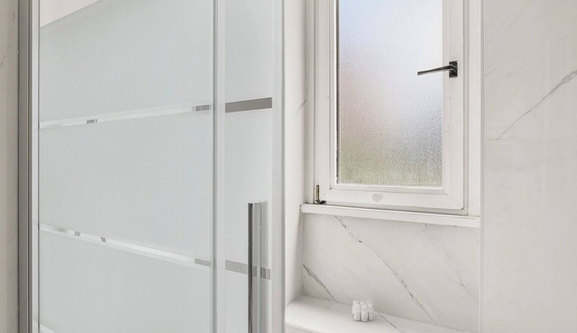 Take in MONZA CENTER apartment, with pets allowed