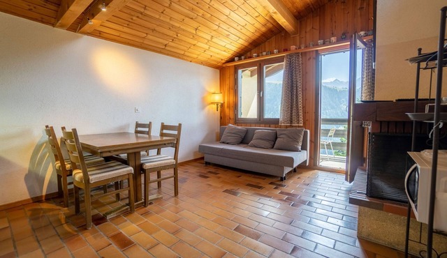 The apartment is located in Les Arsets - approx. 1.5 km from the start of the Fracherets ski lift co