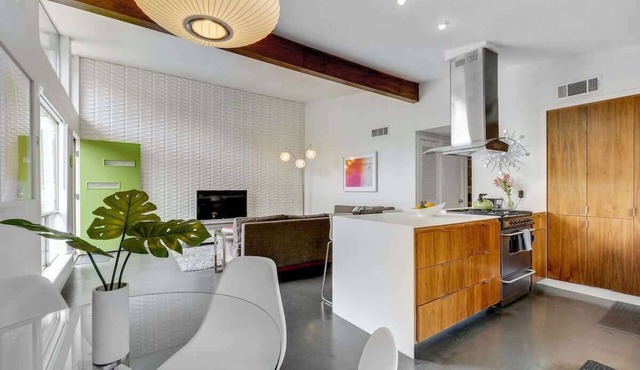 The Verde | Chic SoCo Retreat + Pet Friendly in Austin
