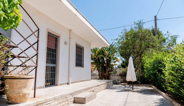 Two bedrooms villa with garden, barbecue (TL27) in Torre Lapillo