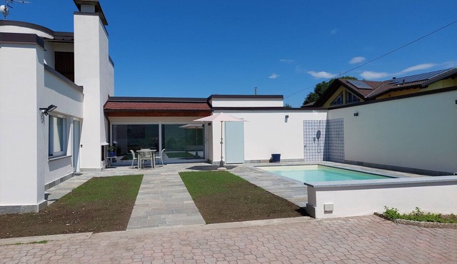 Villa Johanna with a wonderful view, in a quiet location, with a pool (saltwater) and a garden