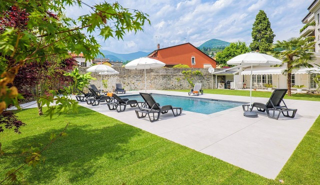 Villa Rachel Quadro by Lago Reisen