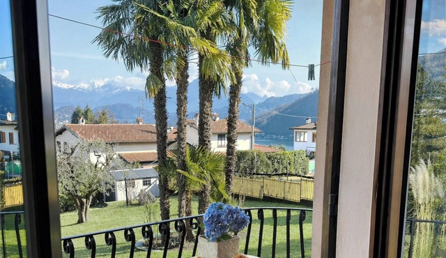 Villa with garden between lake and Lugano, charm, nature and relaxation