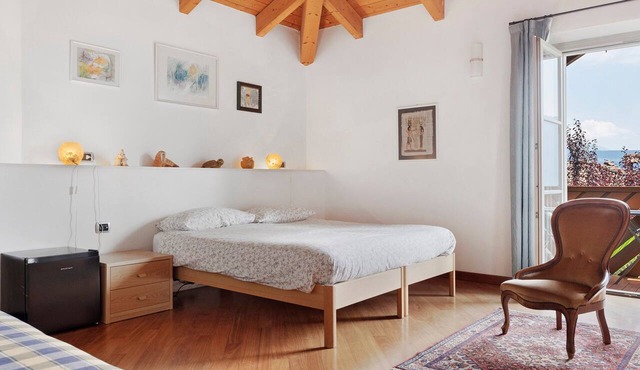 Viola Room with Mountain View, Shared Garden and Wi-Fi