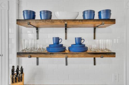West Hartford Center: Cozy New England Apartment in West Hartford