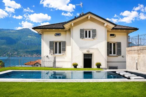 White suite - Jacuzzi, Swimming pool & Lake view