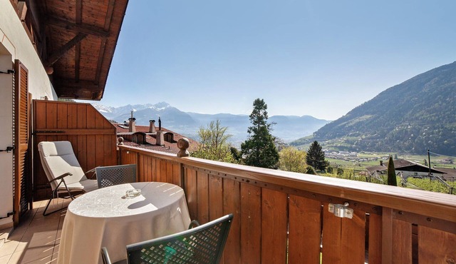 Wiedmairhof Apartment 'Morgenduft' with South-facing balcony, Shared Terrace and Garden and Wi-Fi