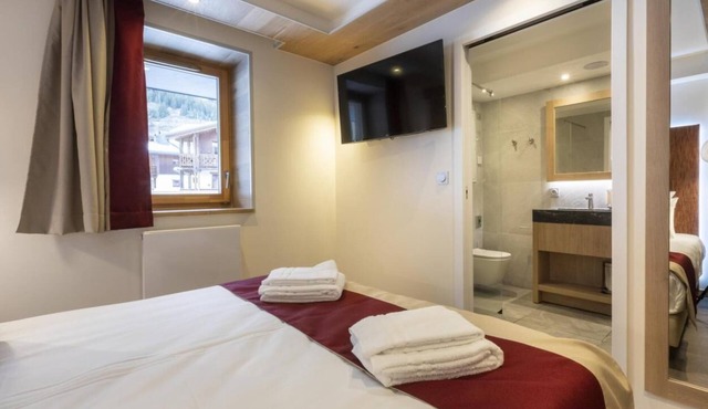 Wifi, 150m from resort center, fitness, swimming pool, sauna, hammam, balcony, fireplace or stove