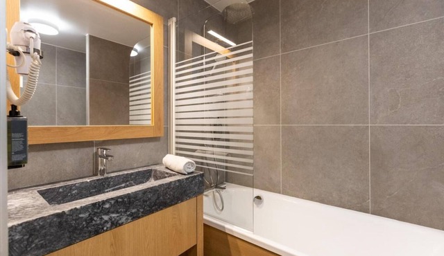 Wifi, 200m from resort center, fitness, swimming pool, sauna, balcony, fireplace or stove, tv