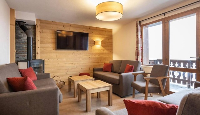 Wifi, 200m from resort center, fitness, swimming pool, sauna, balcony, fireplace or stove, tv