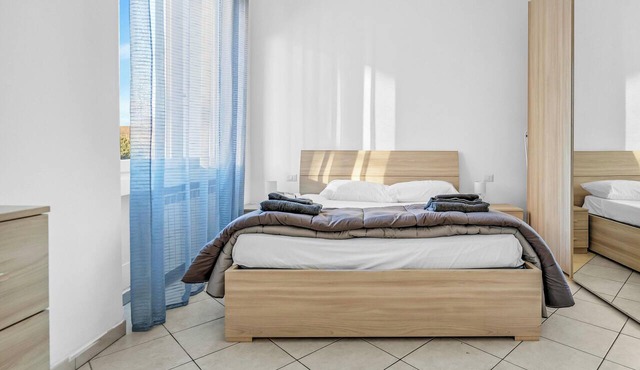 ZAN20: A Comfortable and Bright Apartment in Milan
