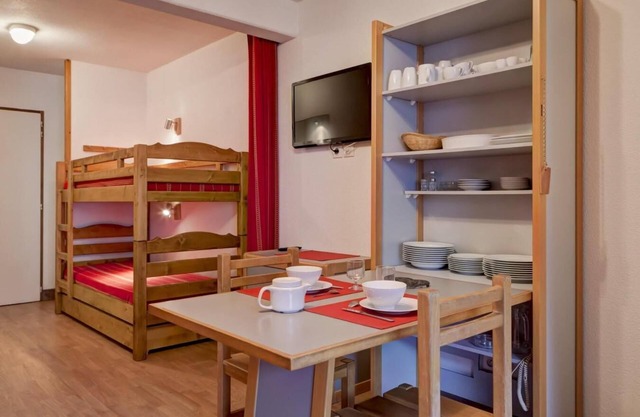50m from resort center, 2nd floor, balcony, 25m², Brides Les Bains