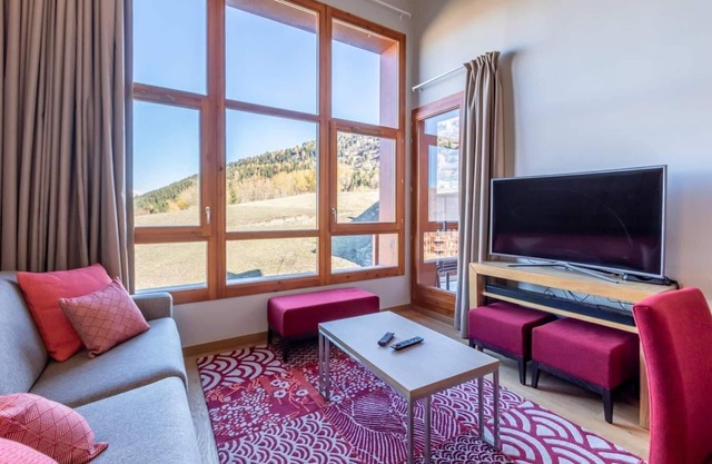 7th floor, view mountain, fitness, swimming pool, sauna, hammam, balcony, tv, ski locker, 73m²