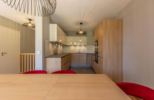 9th floor, view ski slopes, fitness, swimming pool, sauna, hammam, balcony, fireplace or stove, tv