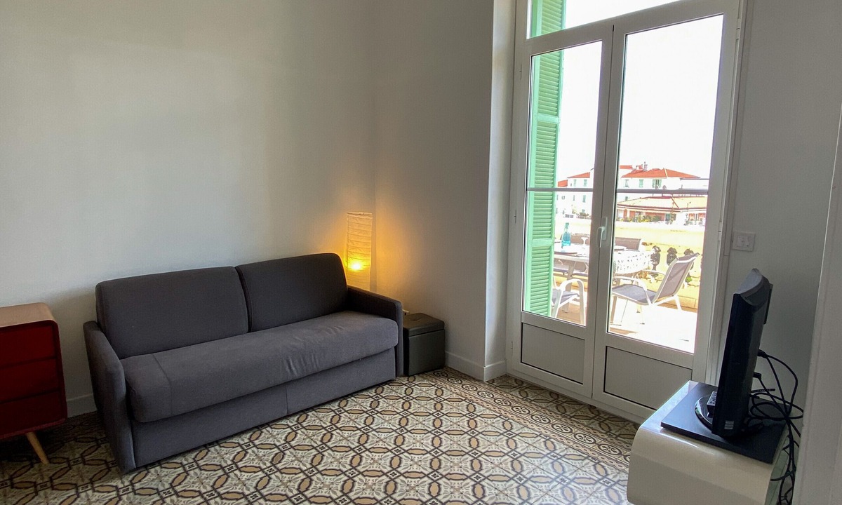 Menton Apartment | Elegant Appartement with Spacious Terrace at Garavan Palace