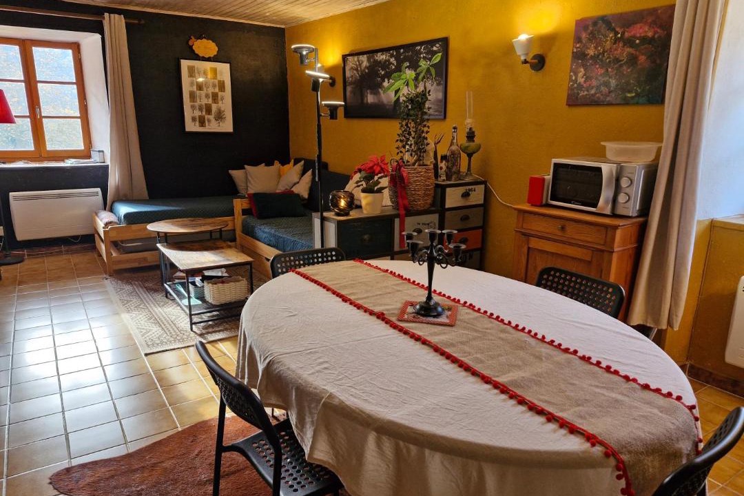 Saint-Julien-Boutieres House | La maison des lucioles