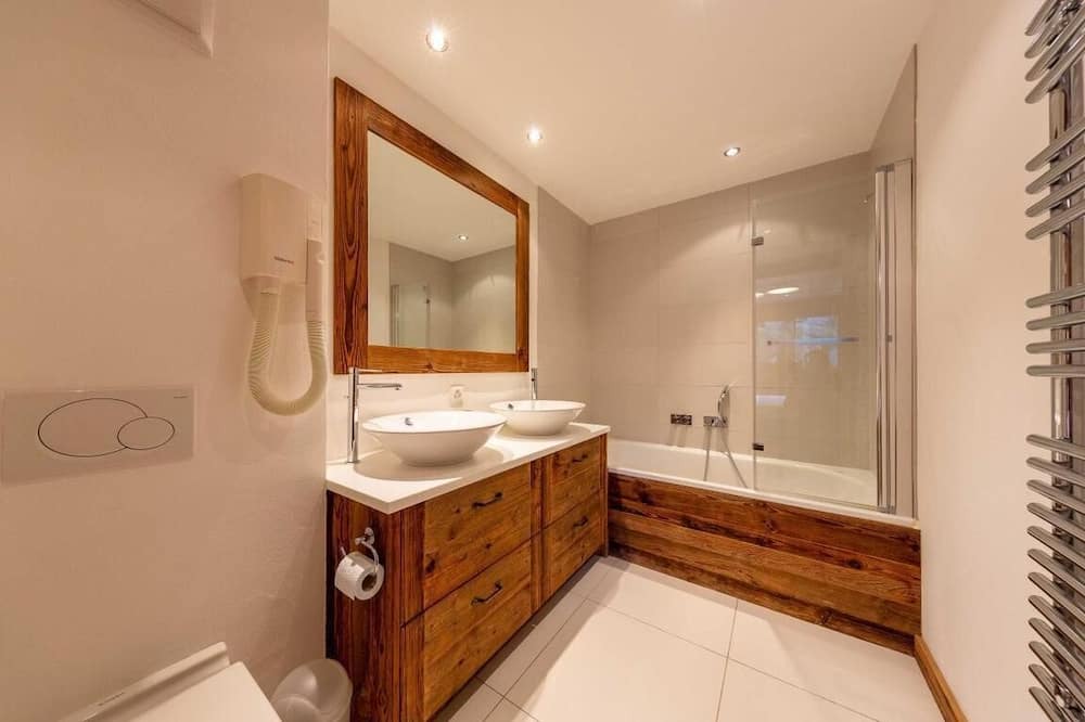 Photo of Bathroom in Saint-Pierre-de-Clages