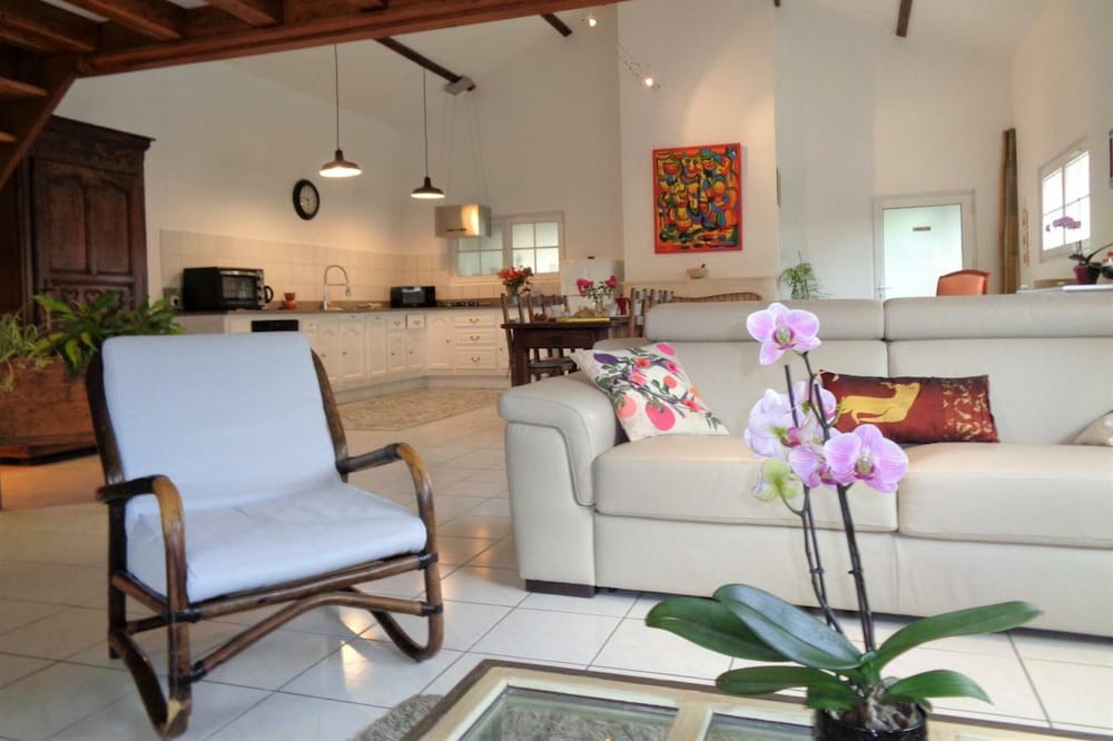 Photo of Livingroom in Farnay