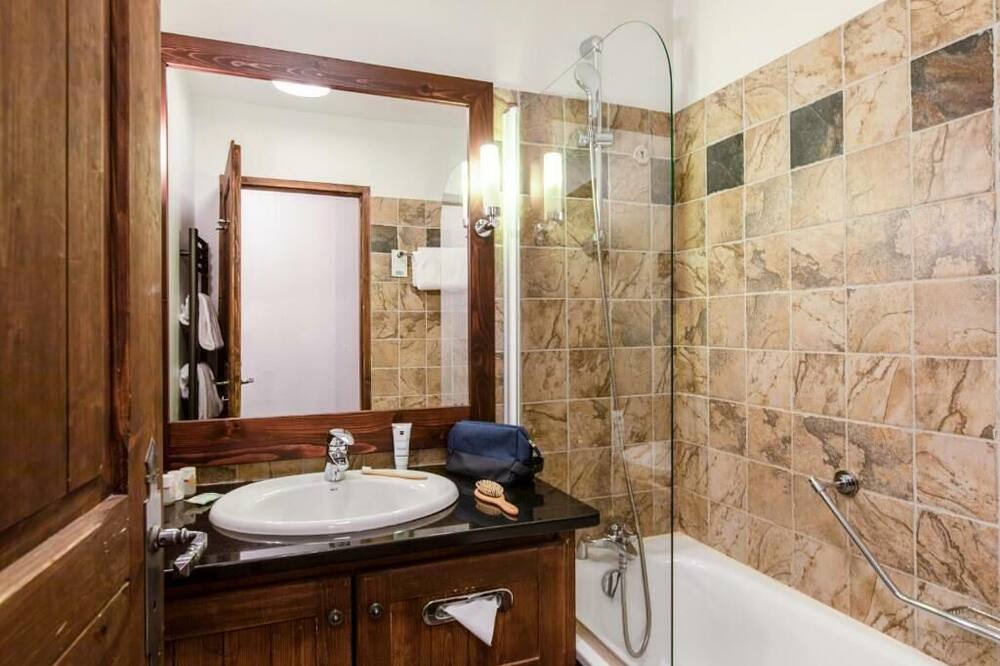 Photo of Bathroom in Arc-1950