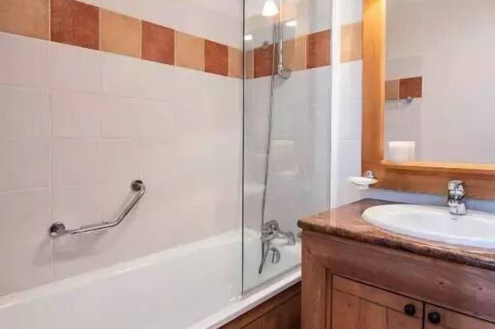 Photo of Bathroom in Arc-1950