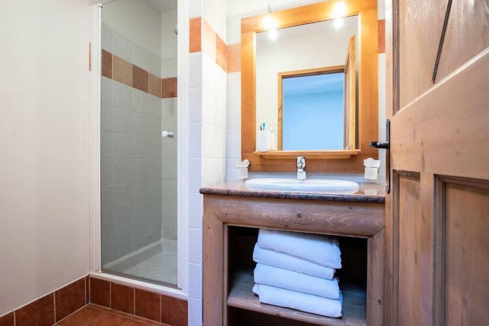 Photo of Bathroom in Arc-1950