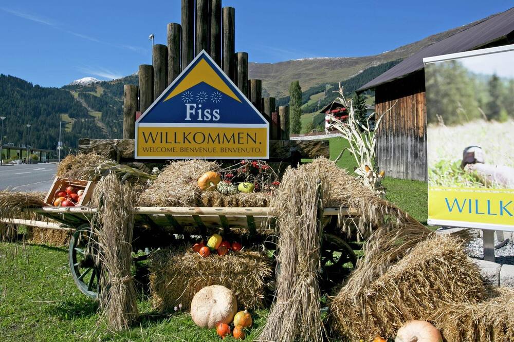 Photo of Others in Fiss