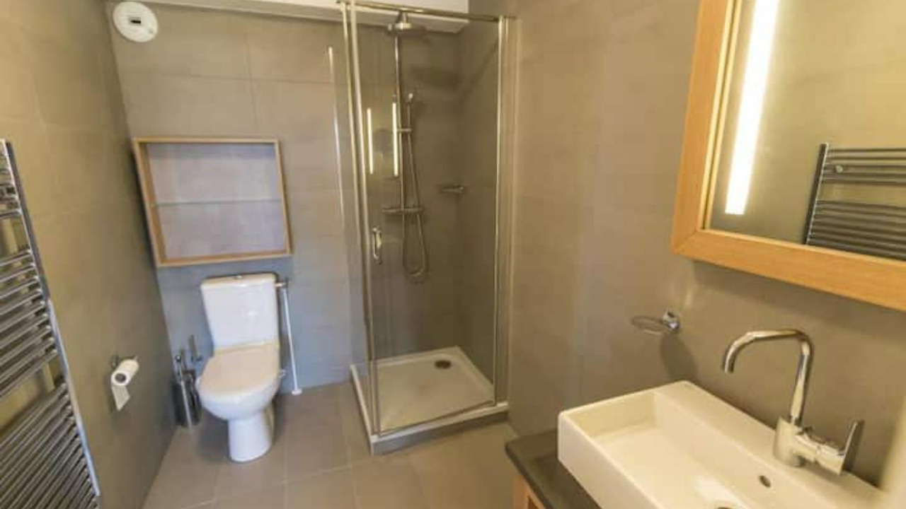 Photo of Bathroom in Arc-1800