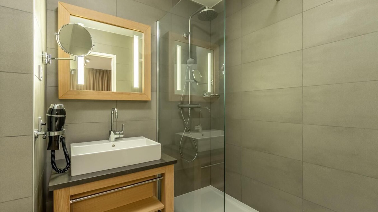 Photo of Bathroom in Arc-1800
