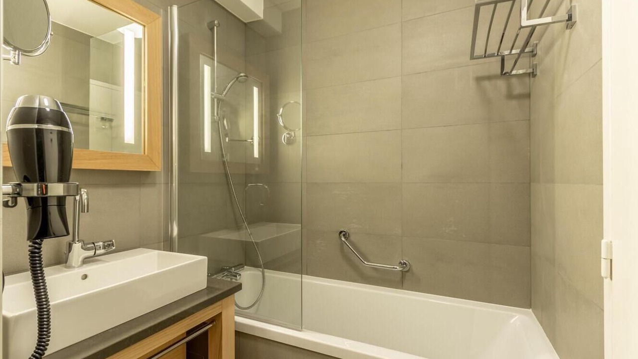 Photo of Bathroom in Arc-1800