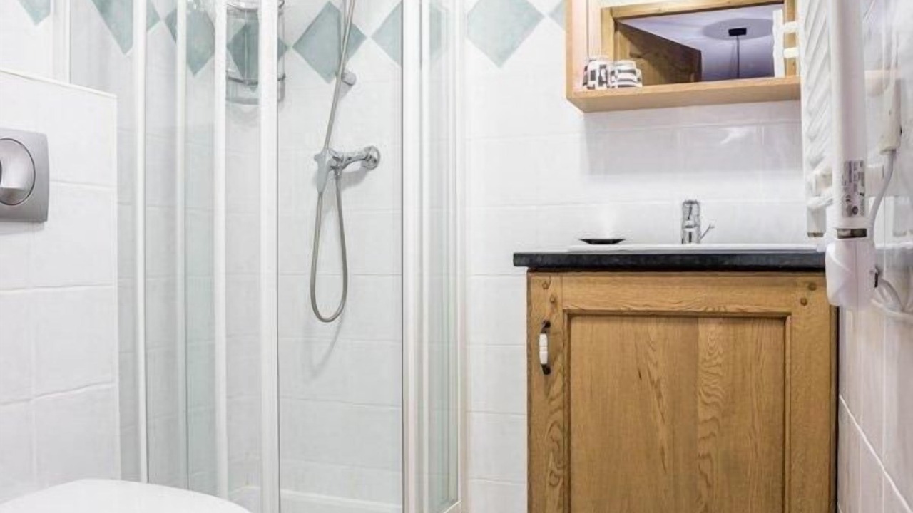 Photo of Bathroom in Arc-1800