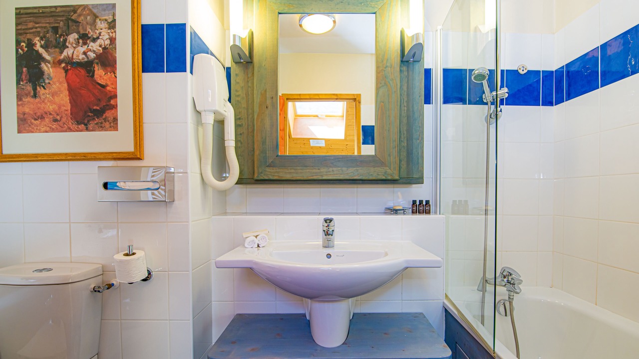 Photo of Bathroom in Arc-1950