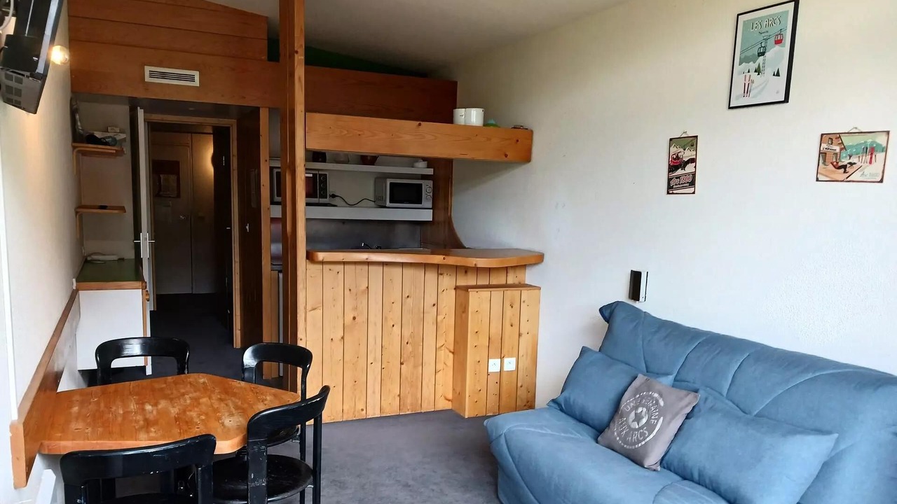 Photo of Livingroom in Arc-1800
