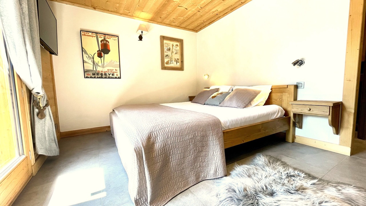 Photo of Bedroom in Demi-Quartier
