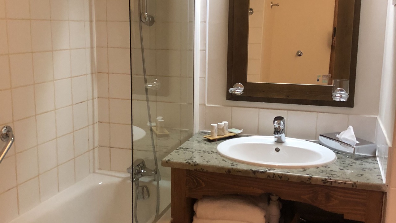 Photo of Bathroom in Arc-1950