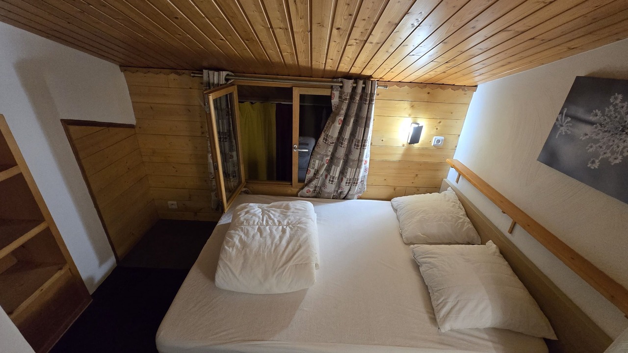 Photo of Bedroom in Arc-1800