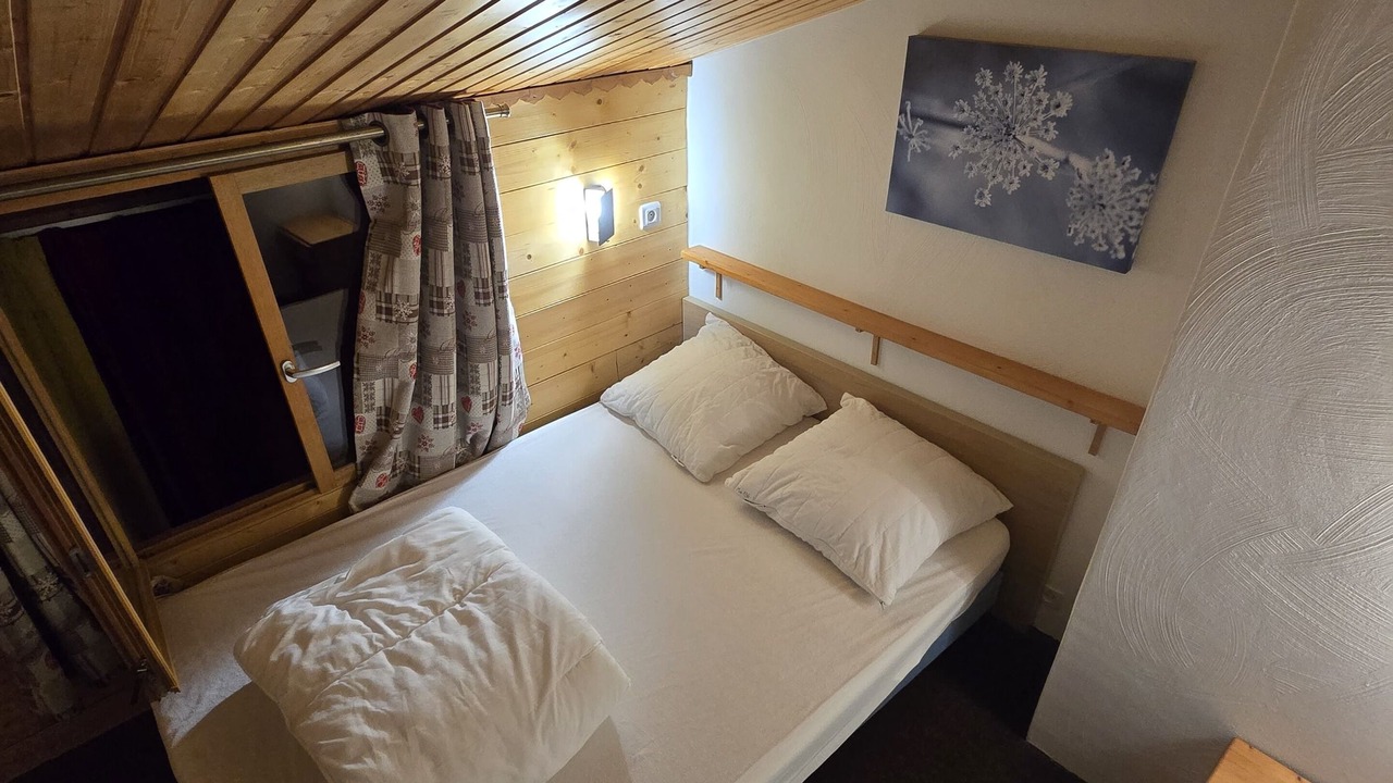 Photo of Bedroom in Arc-1800