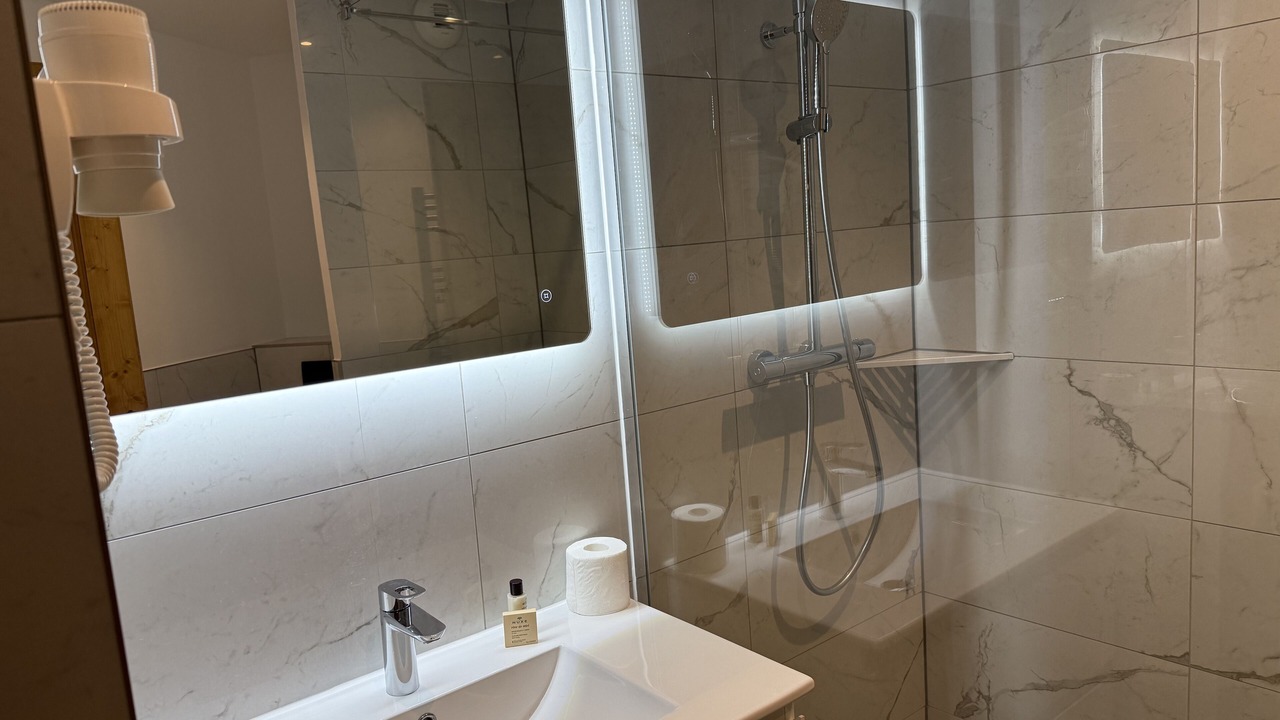 Photo of Bathroom in Arc-1950