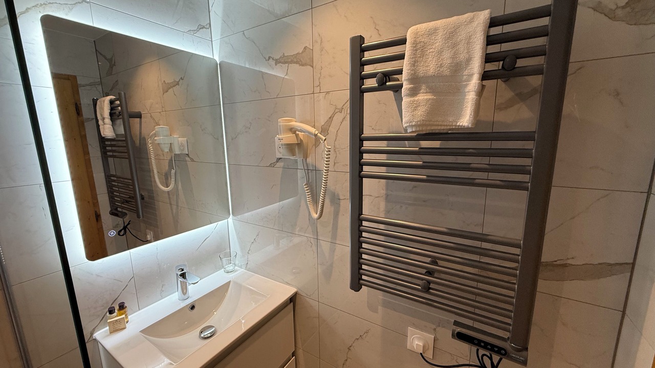 Photo of Bathroom in Arc-1950