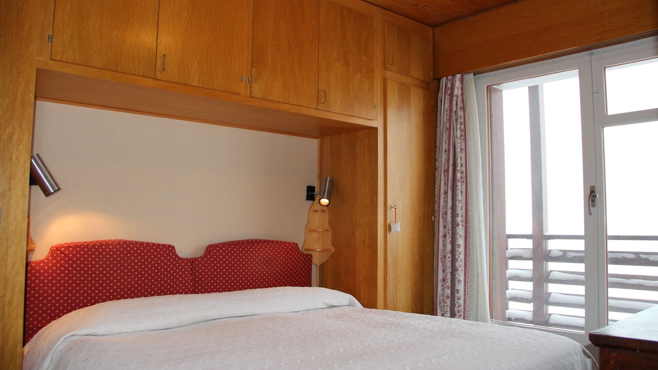 Photo of Bedroom in Lens