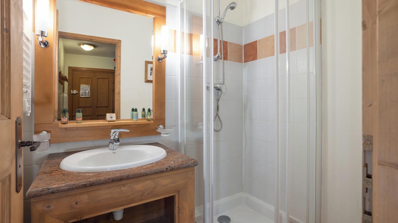Photo of Bathroom in Arc-1950