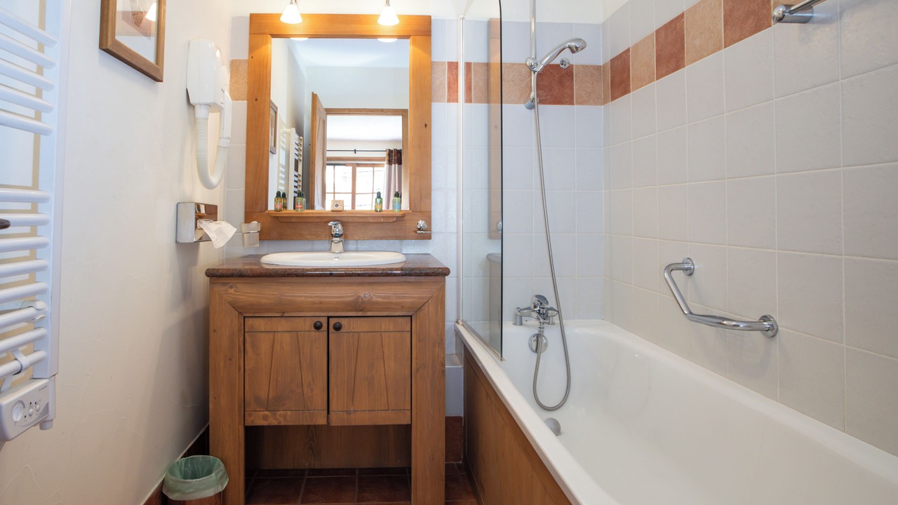 Photo of Bathroom in Arc-1950