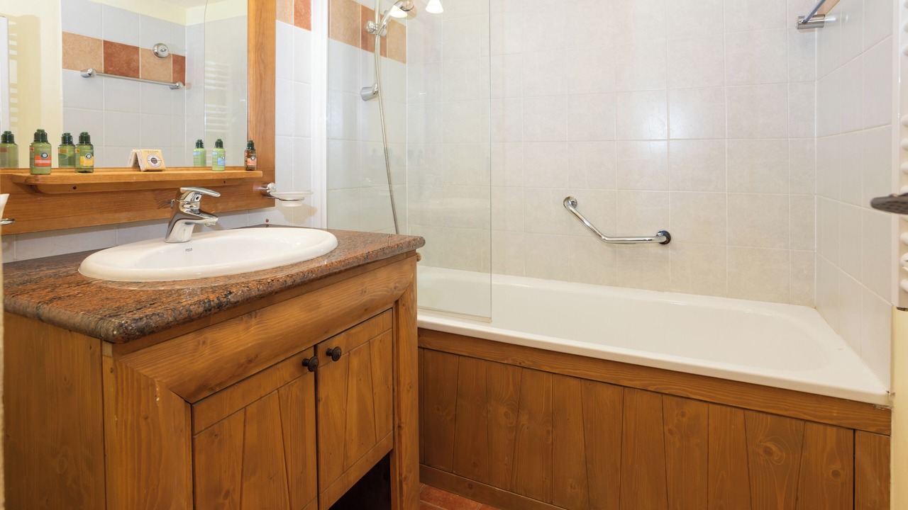 Photo of Bathroom in Arc-1950
