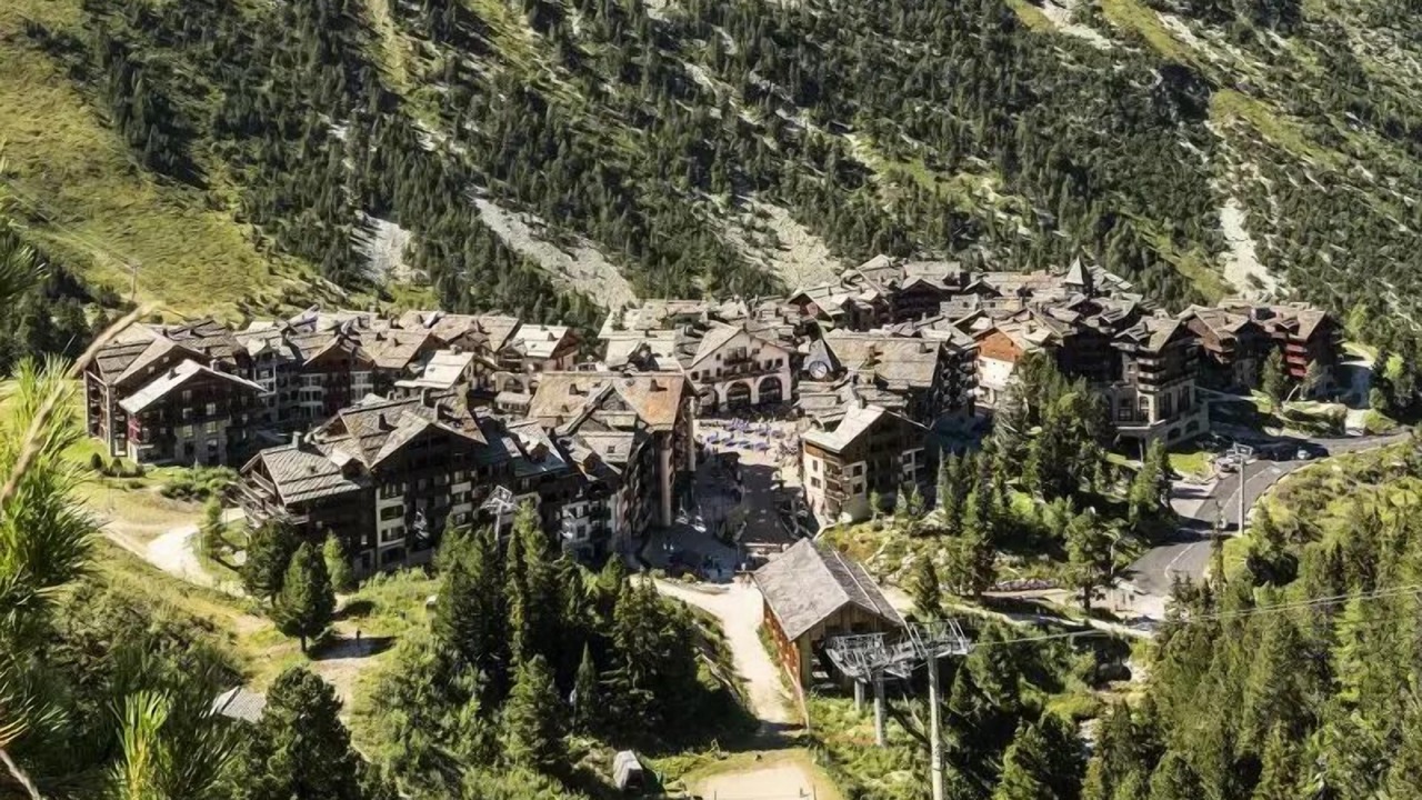 Photo of Outdoor in Arc-1950