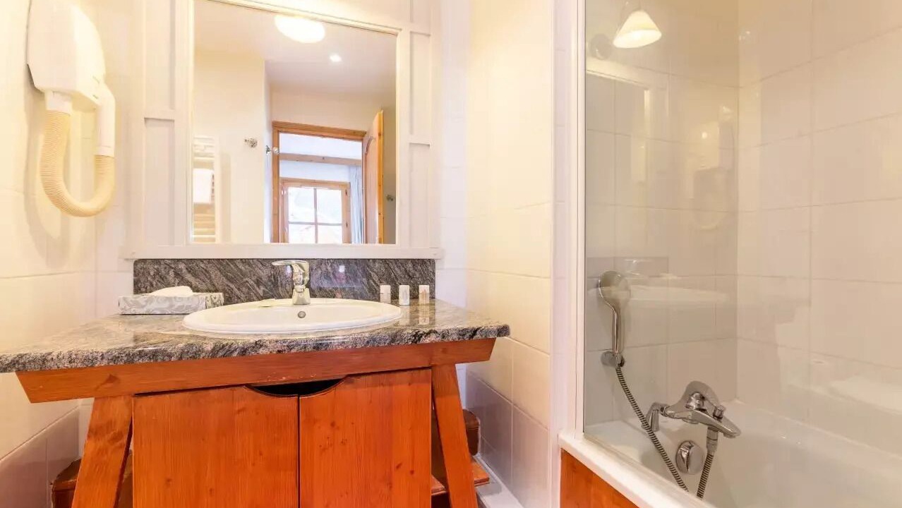 Photo of Bathroom in Arc-1950