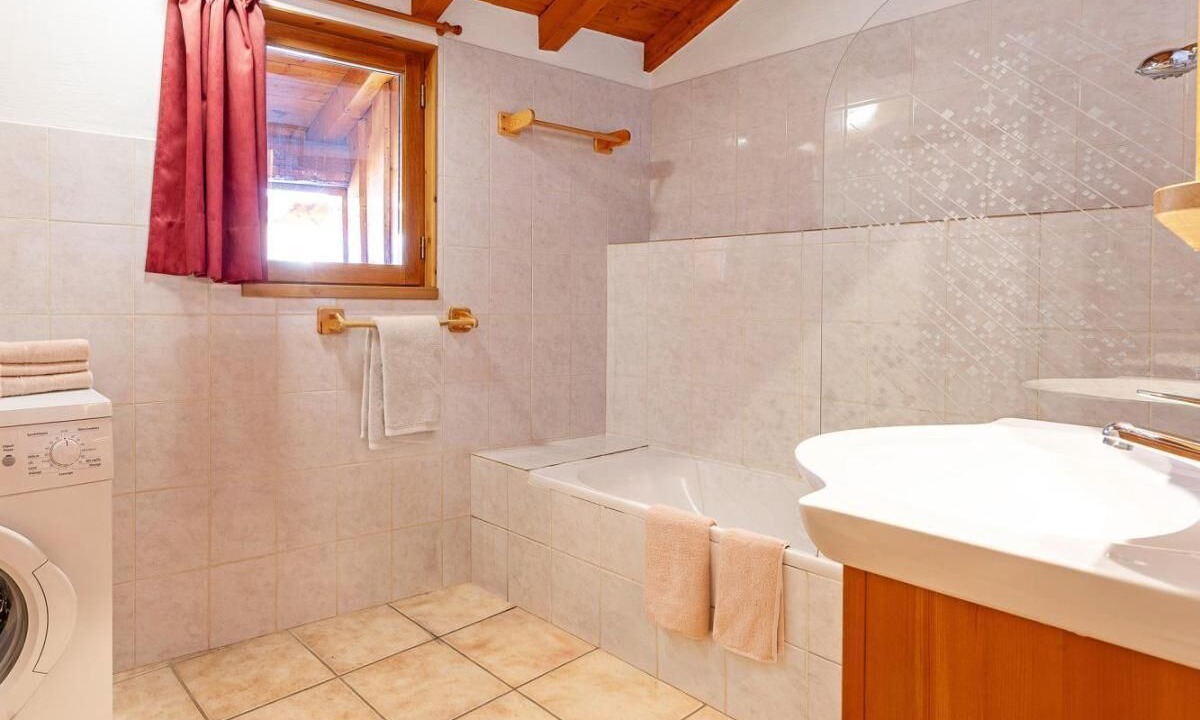 Photo of Bathroom in Praranger