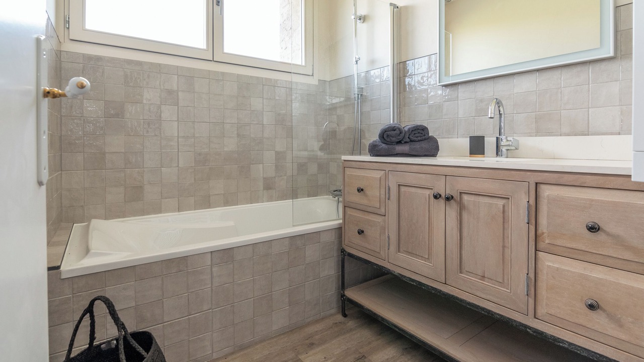 Photo of Bathroom in Saint-Laurent-en-Royans
