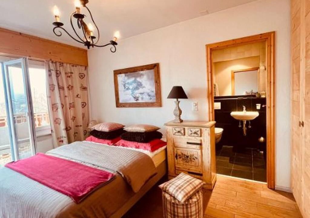 Photo of Bedroom in Noes