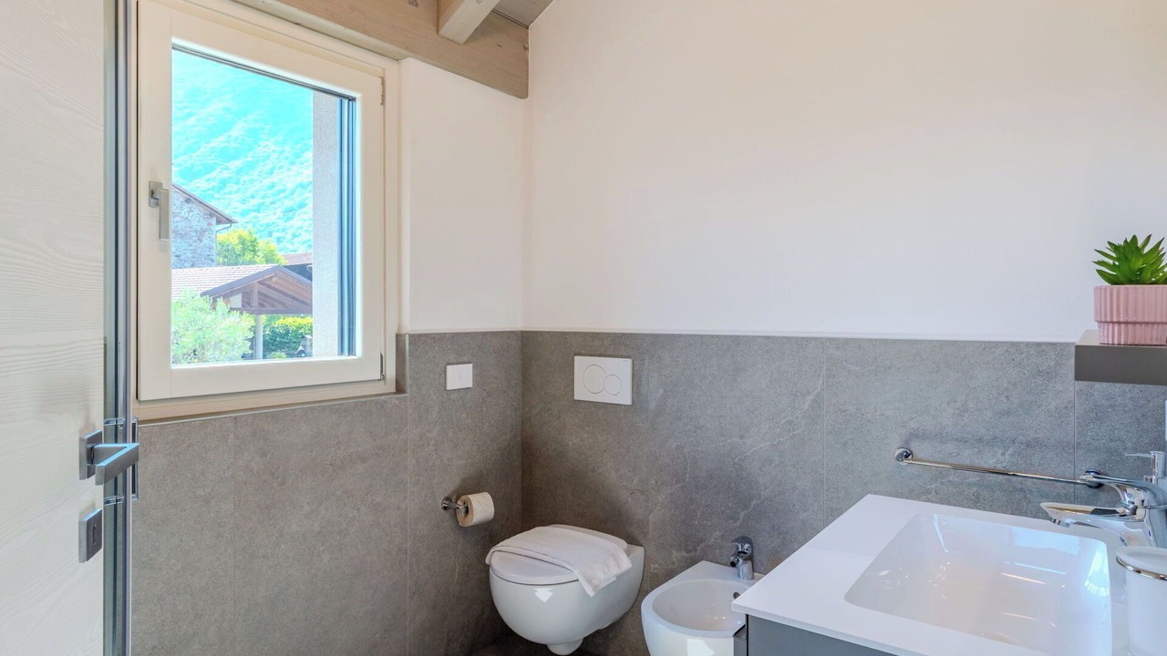 Photo of Bathroom in Colico Piano