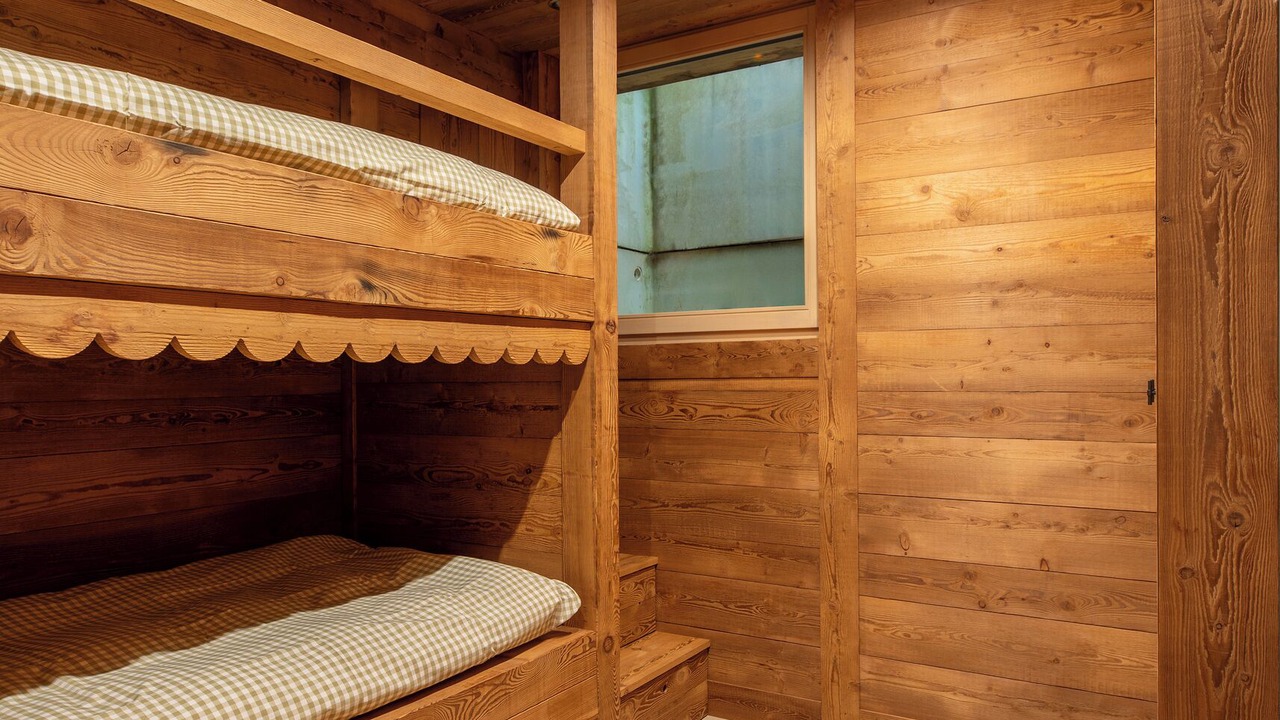 Photo of Bedroom in Lens